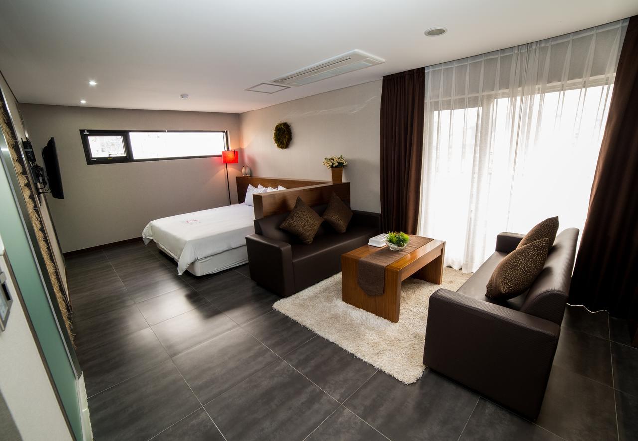 Reve Business Hotel Jeju Dış mekan fotoğraf