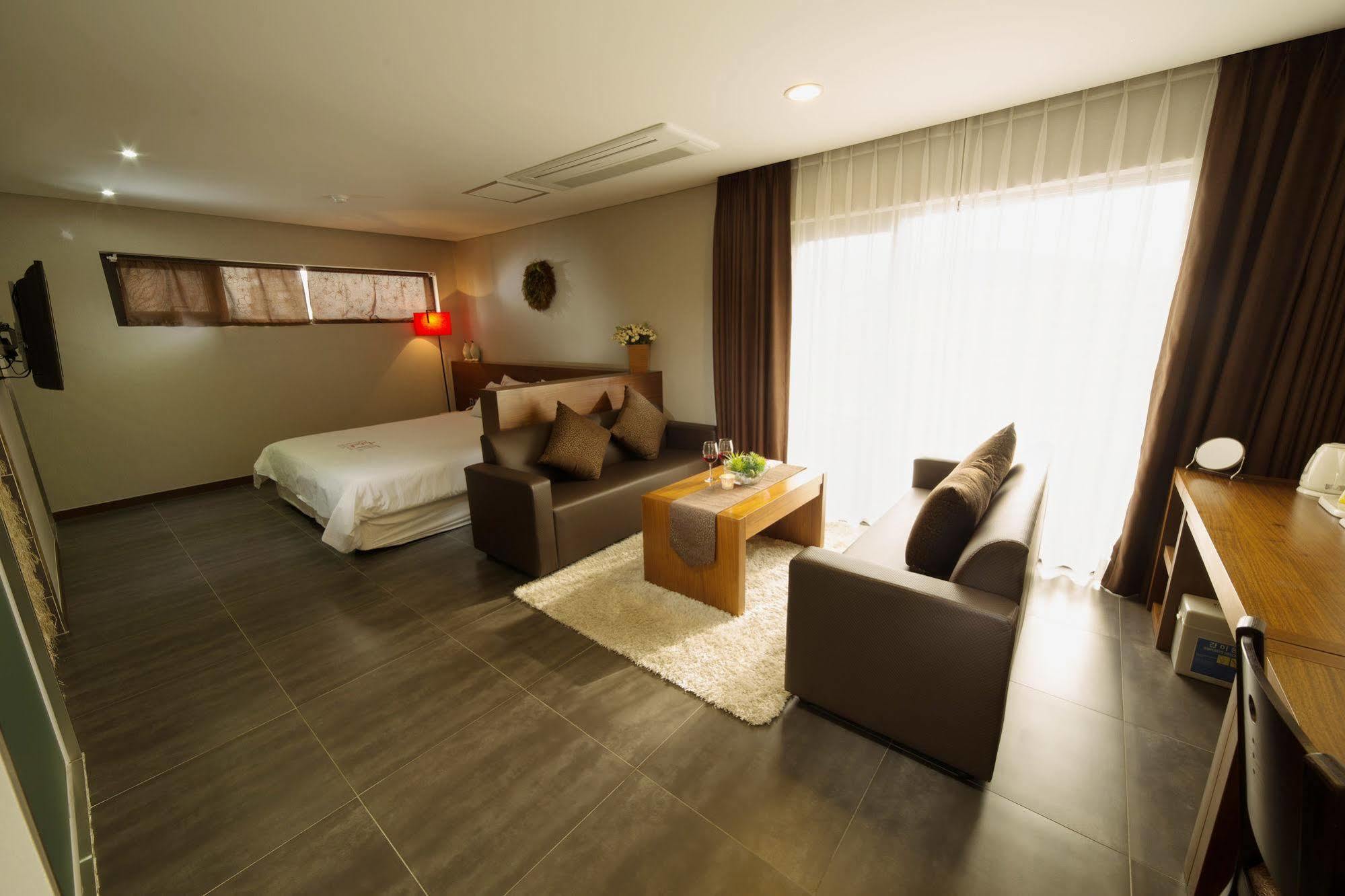 Reve Business Hotel Jeju Dış mekan fotoğraf