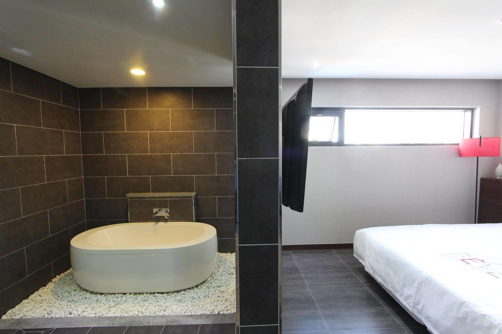 Reve Business Hotel Jeju Dış mekan fotoğraf